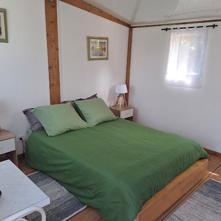 Chambre Basilic 2P, 2 Nuits Max, Dans Petit Chalet 6Km Du Festival De Piano De La Roque D'Antheron Rognes Bagian luar foto
