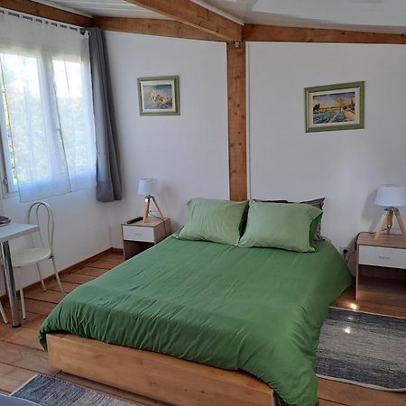 Chambre Basilic 2P, 2 Nuits Max, Dans Petit Chalet 6Km Du Festival De Piano De La Roque D'Antheron Rognes Bagian luar foto