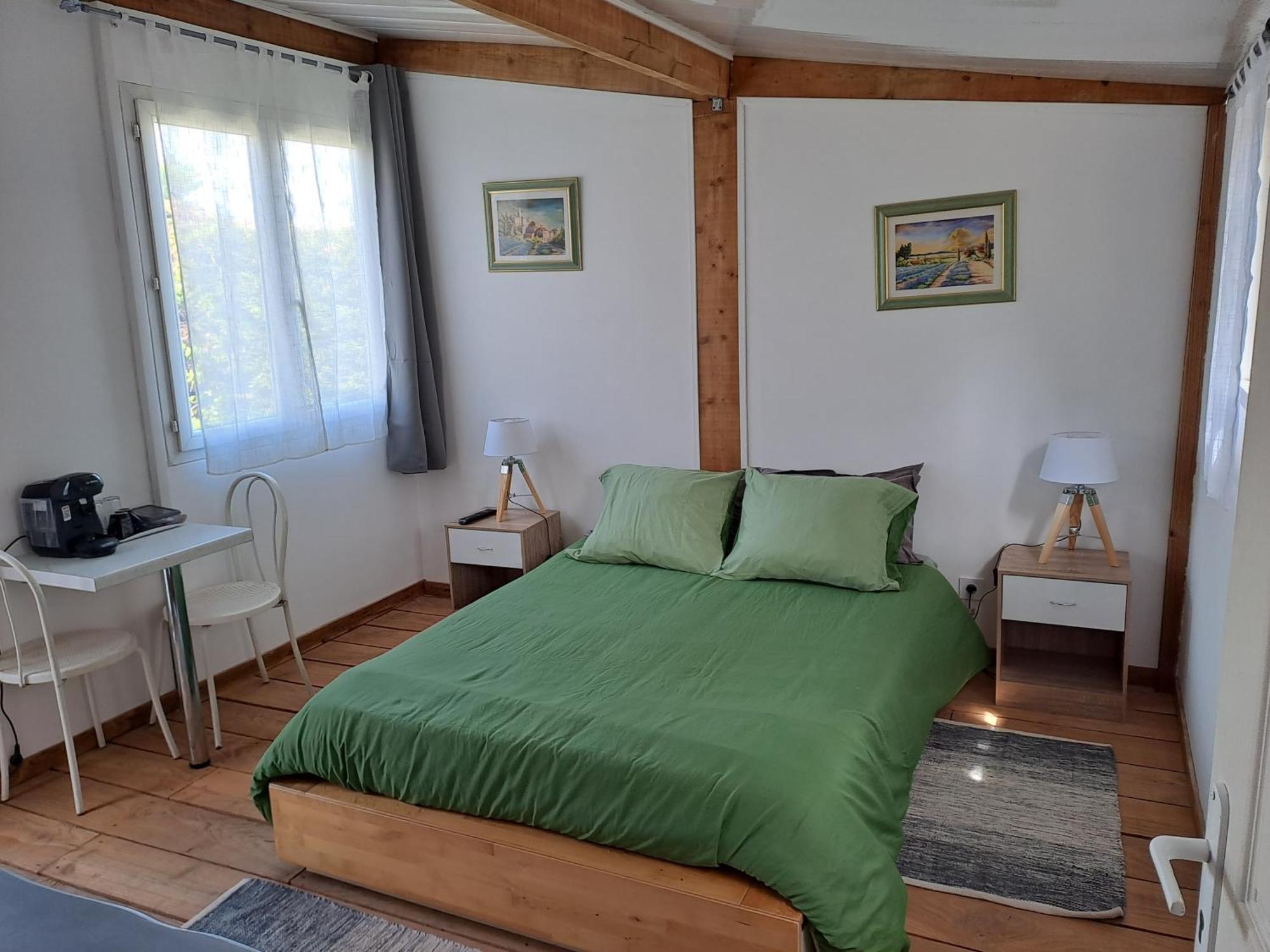 Chambre Basilic 2P, 2 Nuits Max, Dans Petit Chalet 6Km Du Festival De Piano De La Roque D'Antheron Rognes Bagian luar foto
